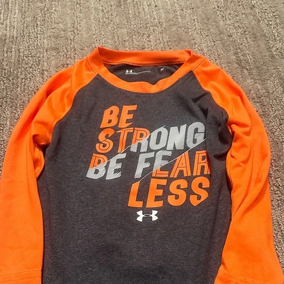 Under Armour lot. 3 long sleeve shirts and 1 pants size 3T - Picture 8 of 12